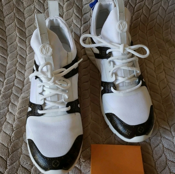 Louis VUITTON SNEAKERS WHITE MONOGRAM TEXTILE & MONOGRAM SIZE 41=11 US - Picture 3 of 17